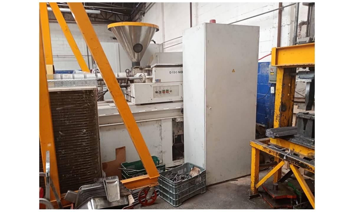 VENDO MÁQUINA, INYECCIÓN DE PLÁSTICO