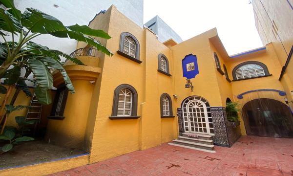 HERMOSA CASA EN VENTA CON PRIVILEGIADA UBICACIÓN 